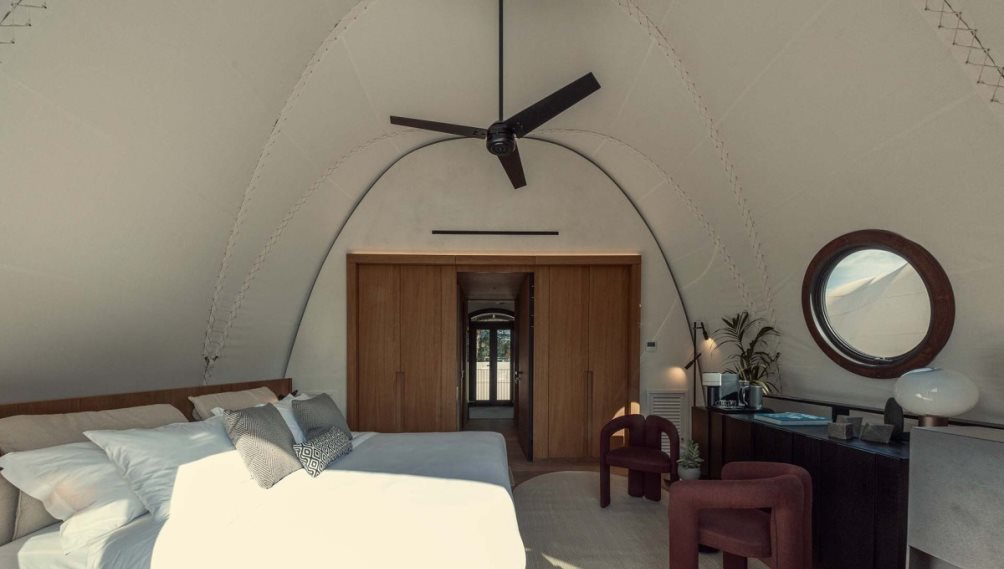 91 Athens Riviera, The Resort