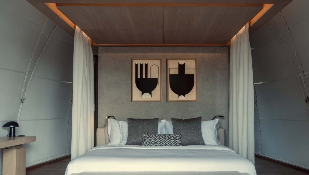 91 Athens Riviera, The Resort